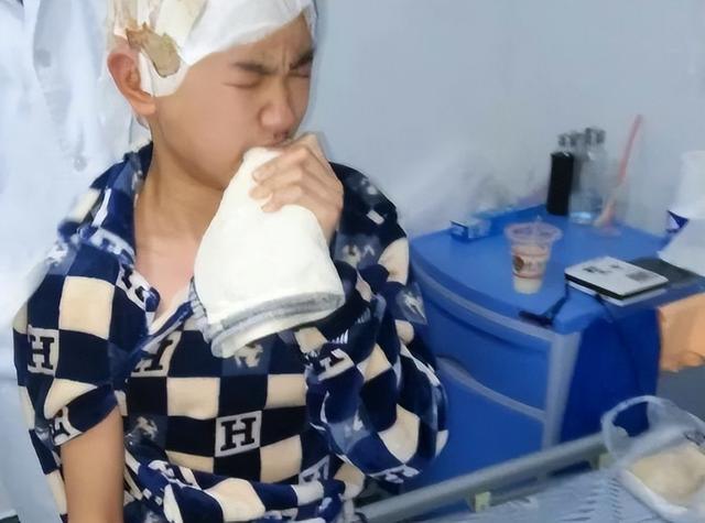 割肝救父真实案例（6年前13岁少年不顾劝阻）(13)