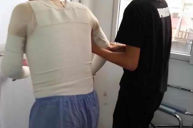 割肝救父真实案例（6年前13岁少年不顾劝阻）(12)