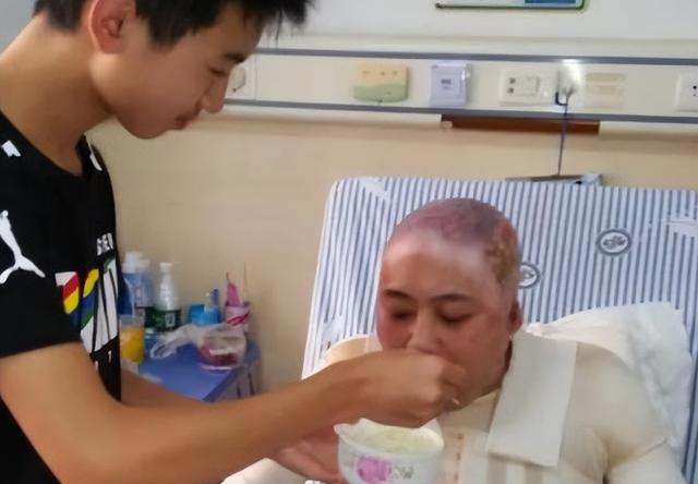 割肝救父真实案例（6年前13岁少年不顾劝阻）(5)