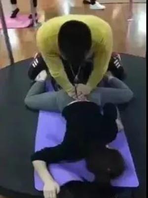 健身房的女教练到底有多野11