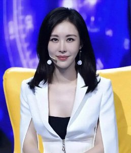 ​田朴珺：从豪门情史到自我成就的传奇“女王”之路