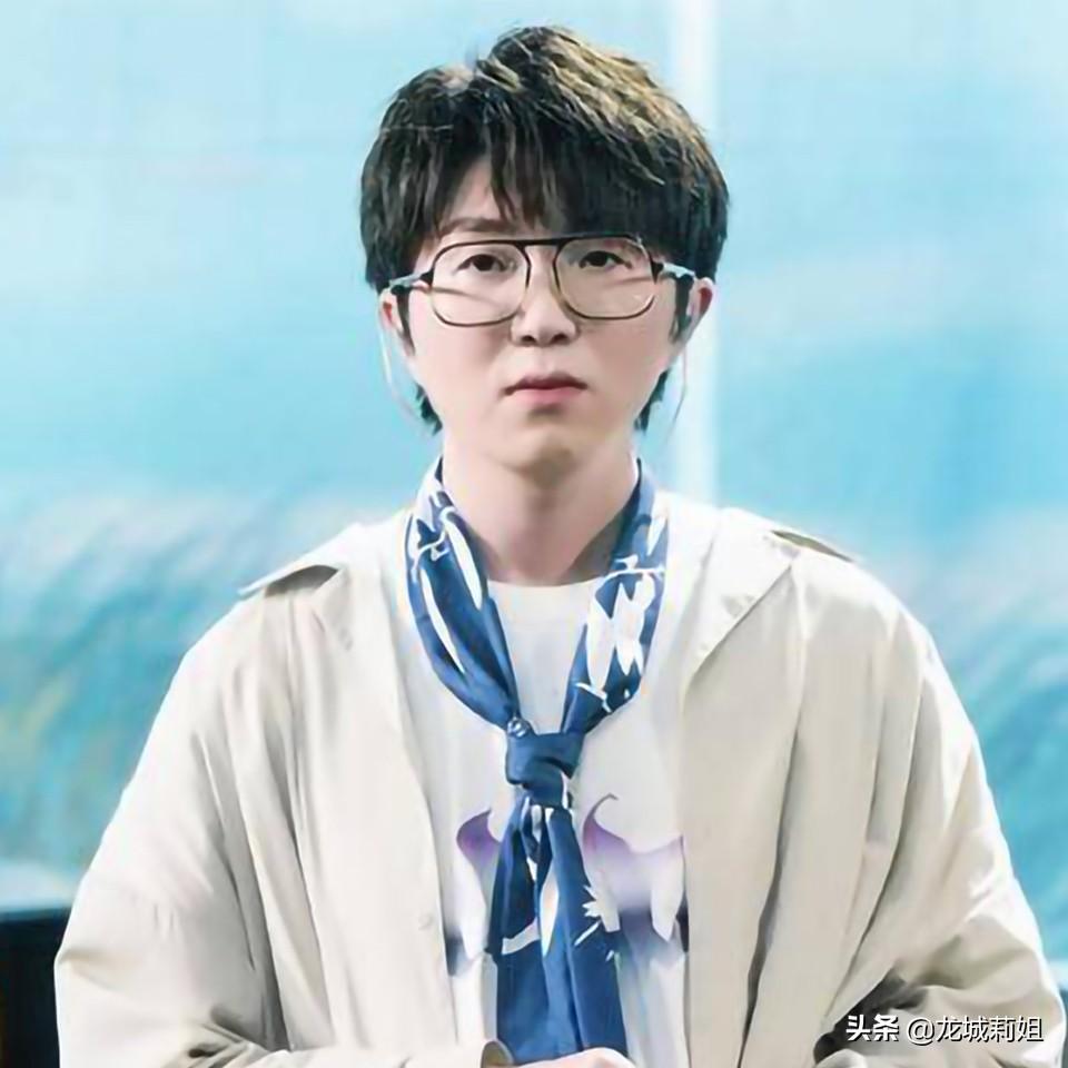 用平凡谱写人生，走向人生巅峰，毛不易的爆红绝非偶然！