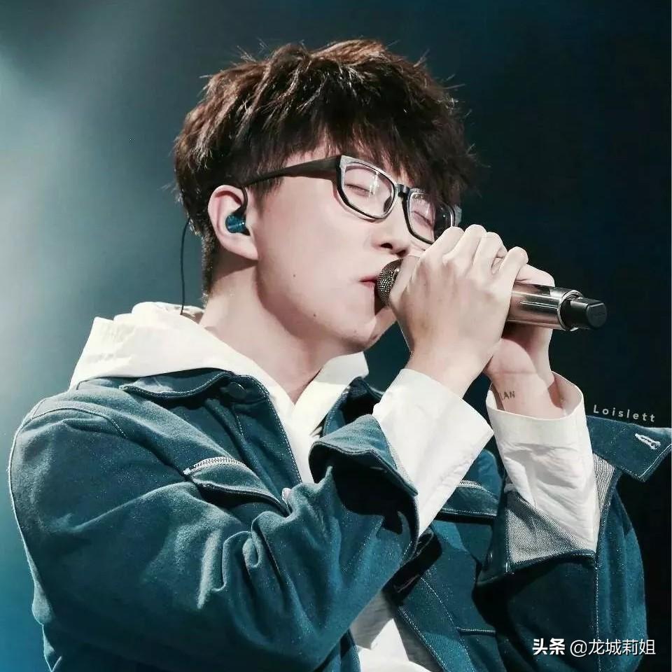 用平凡谱写人生，走向人生巅峰，毛不易的爆红绝非偶然！