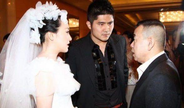 潘长江36岁女儿近照曝光！粉色头发似少女几乎认不出！嫁富豪老公