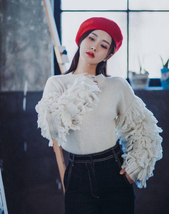 潘长江36岁女儿近照曝光！粉色头发似少女几乎认不出！嫁富豪老公