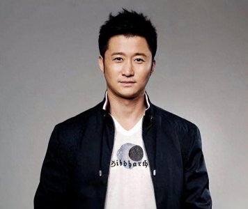 ​终于揭开了真相！他竟是吴京的亲生父亲，太让人吃惊了！