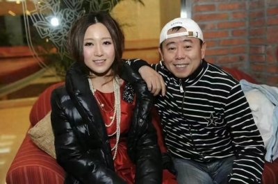 ​潘长江女儿潘阳：嫁10亿富豪，结婚10年，却为何一直带儿子住娘家