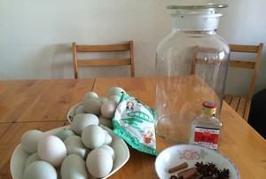 七天快速腌鸭蛋出油,快速腌鸭蛋出油最好的方法视频图12