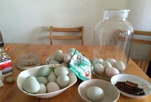 七天快速腌鸭蛋出油,快速腌鸭蛋出油最好的方法视频图13