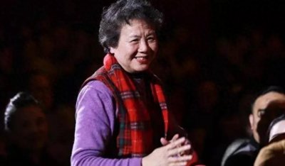 ​77岁石钟琴再度登场，舞蹈传奇令人感动