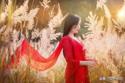 ​拍摄人物侧身照怎么摆姿势？7个经典姿势送给你，照片好看又优雅