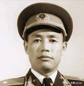 ​解放海南岛时，韩先楚指挥的5个师师长都是谁？他们授什么军衔？