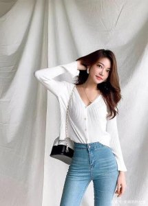 ​韩国人气女星朴正允，网友：身材与颜值的天花板