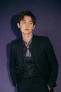 ​赵志伟发文否认与虞书欣恋情：没恋爱，没出轨，没靠过谁