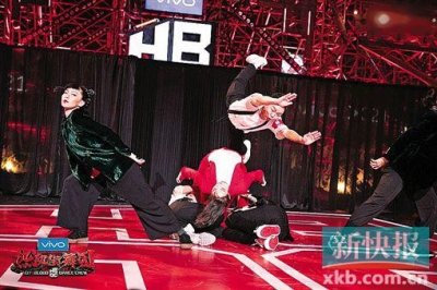 ​《热血街舞团》收官 鹿晗王嘉尔获年度冠军团队