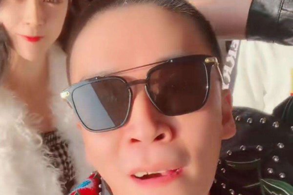 yy刘一手的腿是残疾吗 车祸残疾手术好了吗