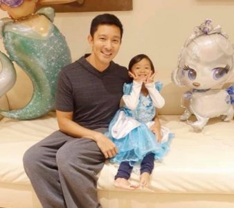 ​立威廉的老婆（立威廉晒与5岁女儿合照）