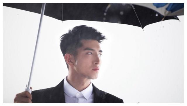 金瀚出身“军人世家”，家庭背景被奶奶意外曝光，网友：真低调