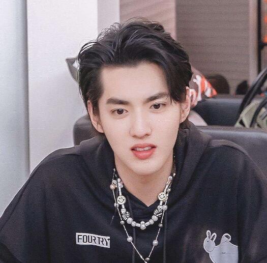 秦牛正威和吴亦凡到底怎么回事 两个人真的在一起过吗