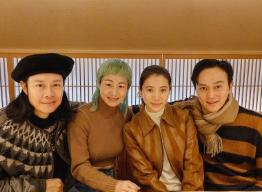 袁咏仪的老公是谁(张智霖庆结婚21周年，袁咏仪紧靠老公好甜蜜，好友蔡一智也现身)