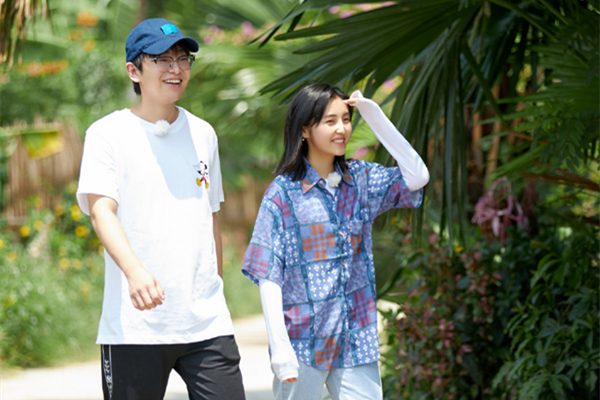 彭昱畅张子枫是亲的吗 彭昱畅是张子枫什么人