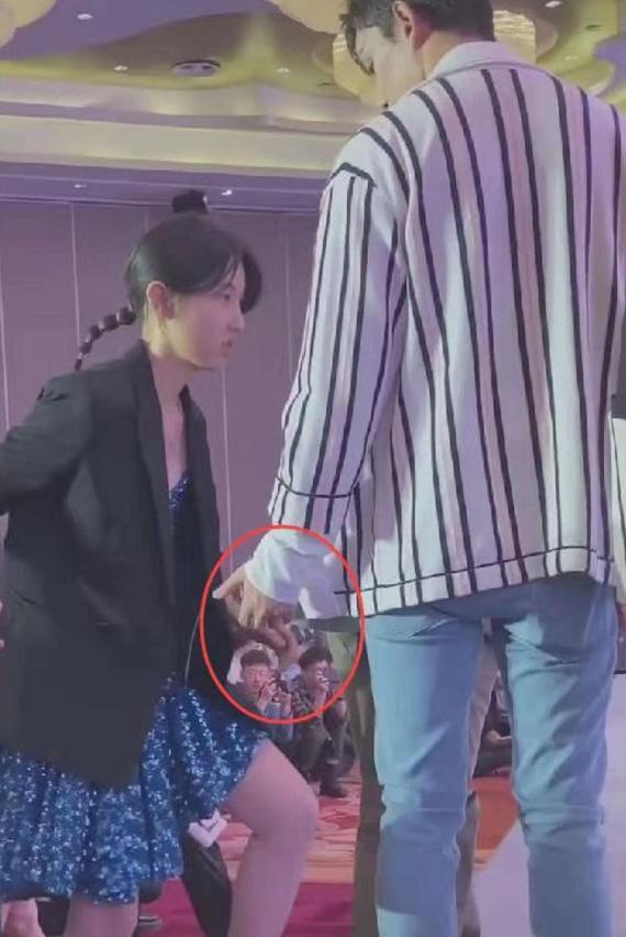 张子枫眼里只有彭昱畅？吴磊伸手要扶，竟果断拒绝了！