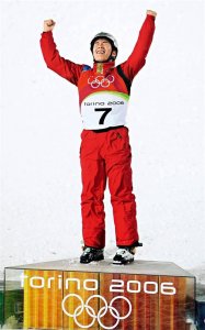 ​黑马王子韩晓鹏：出生江苏却在冬奥夺金2006年成就传奇，近况如何