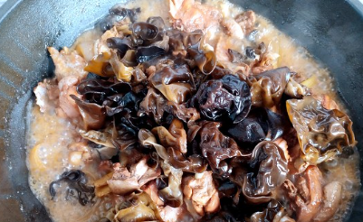 炒鸡怎么炒最好吃,炒鸡怎么炒才好吃呢图16