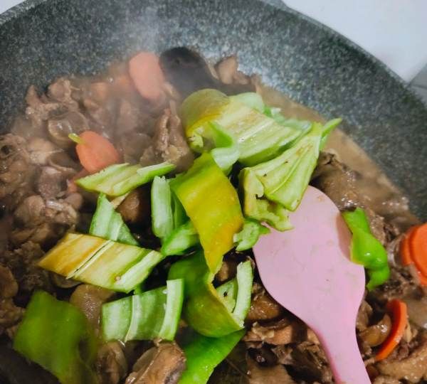 炒鸡怎么炒最好吃,炒鸡怎么炒才好吃呢图12