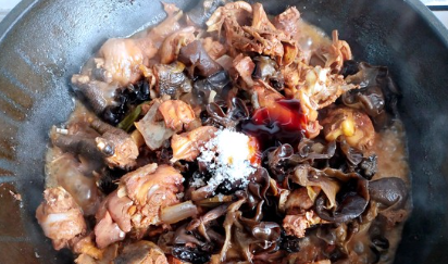 炒鸡怎么炒最好吃,炒鸡怎么炒才好吃呢图17