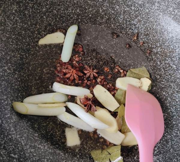 炒鸡怎么炒最好吃,炒鸡怎么炒才好吃呢图7