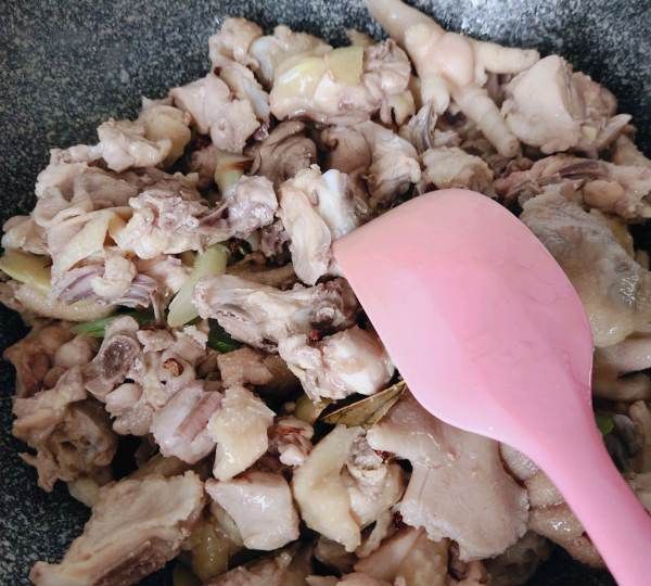 炒鸡怎么炒最好吃,炒鸡怎么炒才好吃呢图8