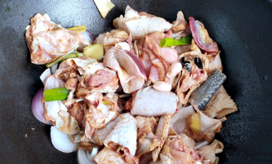 炒鸡怎么炒最好吃,炒鸡怎么炒才好吃呢图14