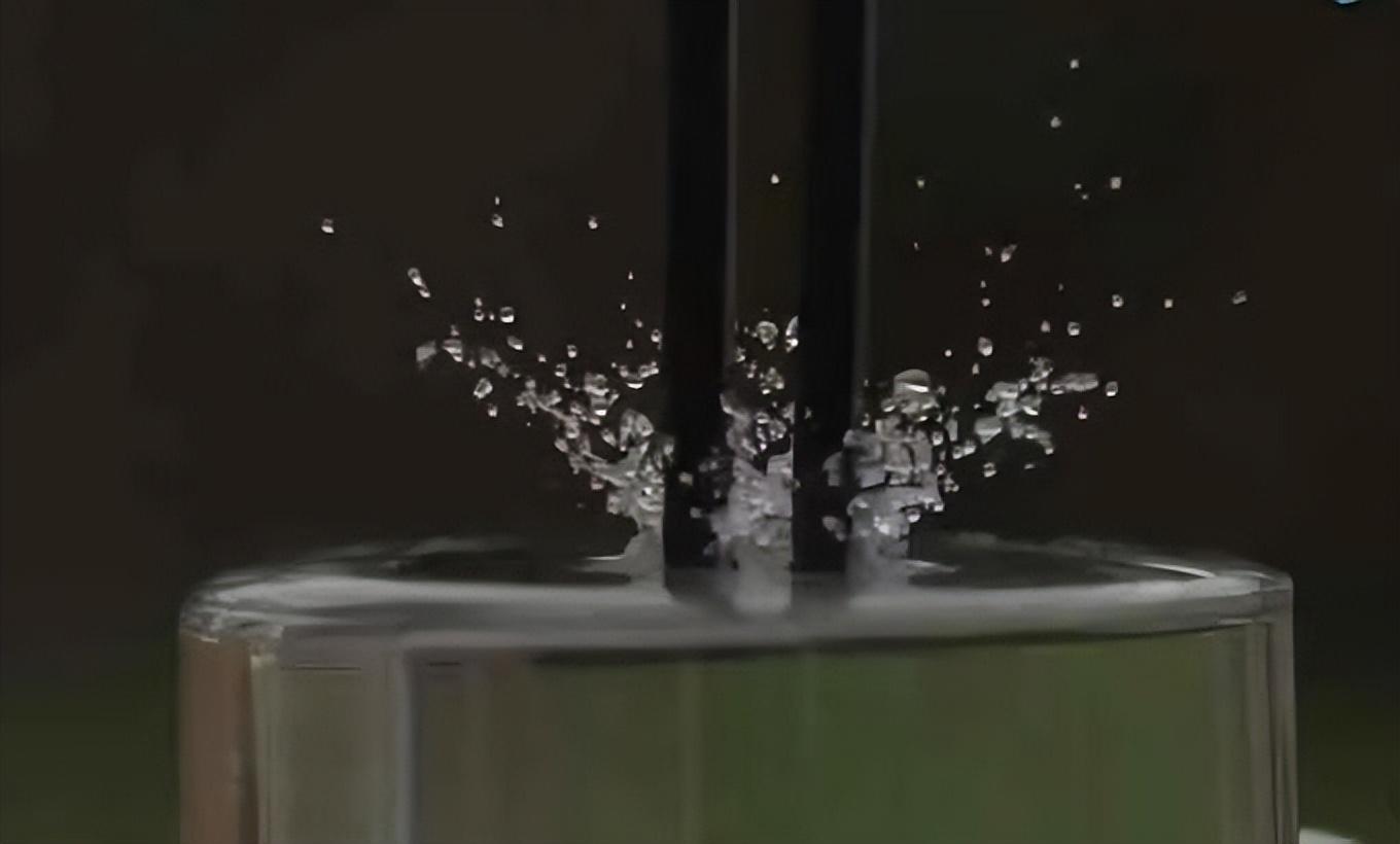 声音是往上传还是往下传(声音向上还是向下传播)