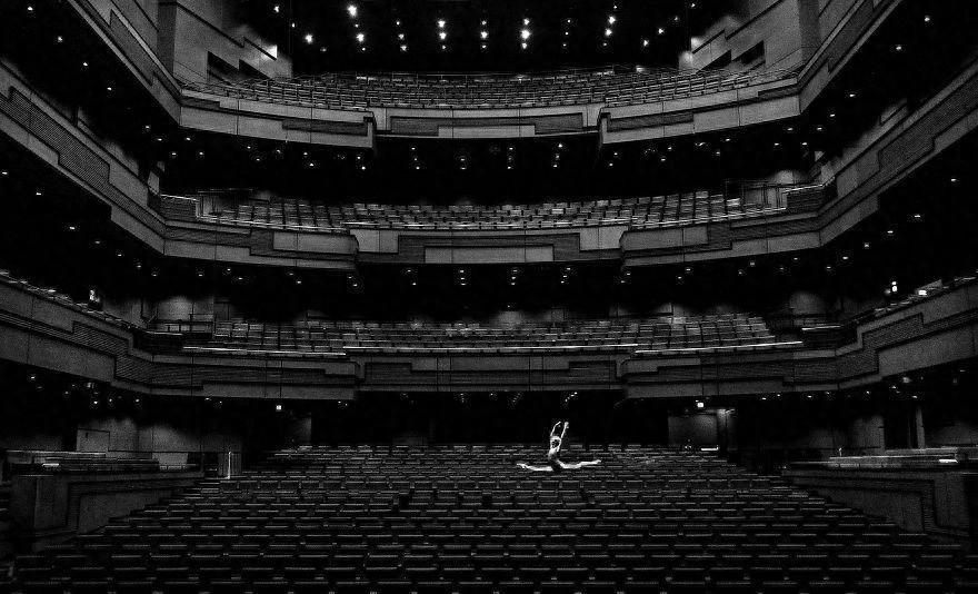 芭蕾舞者的美丽与艰辛 足部变形严重