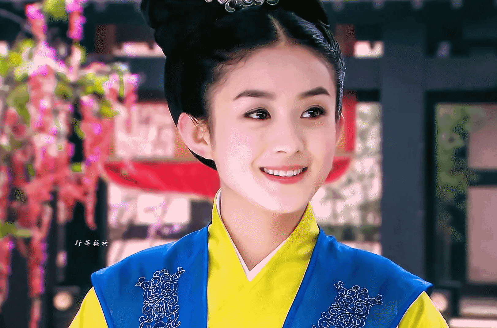 赵丽颖早期出演陈晓版神雕侠侣，撑伞出场很惊艳，还吻了陈晓