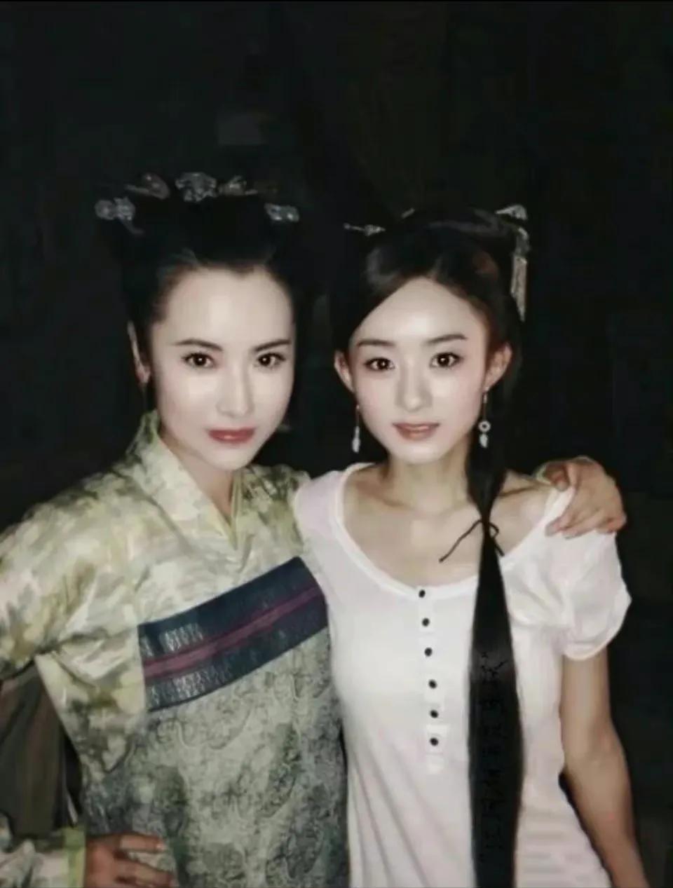 赵丽颖早期出演陈晓版神雕侠侣，撑伞出场很惊艳，还吻了陈晓