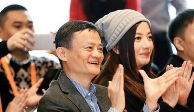 赵薇与黄有龙频传婚变（44岁赵薇现身西双版纳）