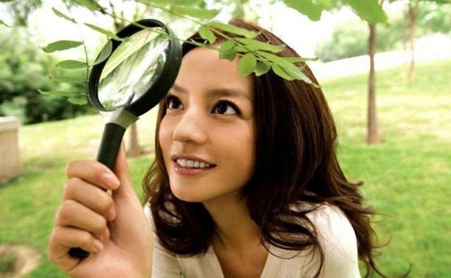 赵薇与黄有龙频传婚变（44岁赵薇现身西双版纳）