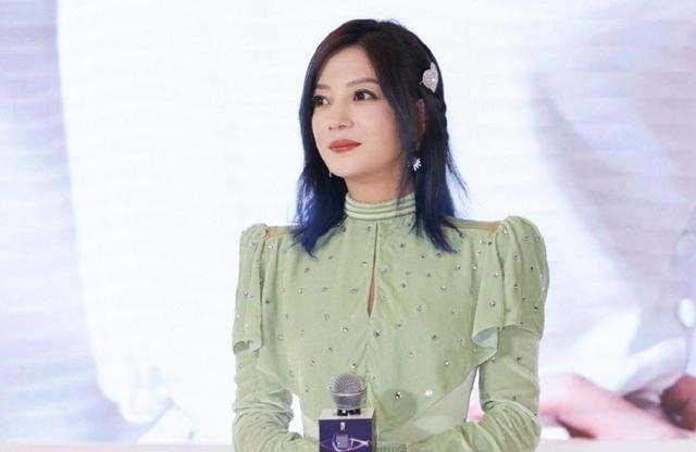 赵薇与黄有龙频传婚变（44岁赵薇现身西双版纳）