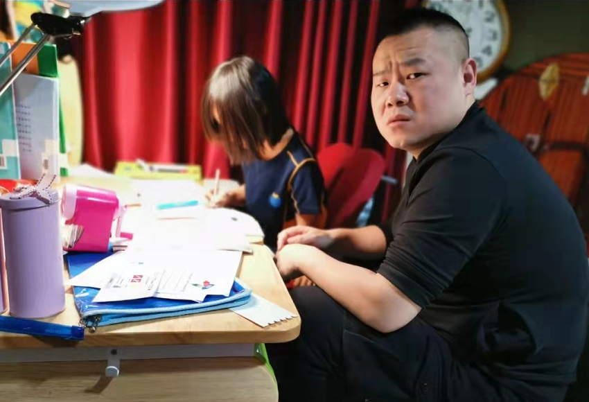 岳云鹏养女儿太阔气！送7岁岳麓玥上国际学校，一年学费就超24万