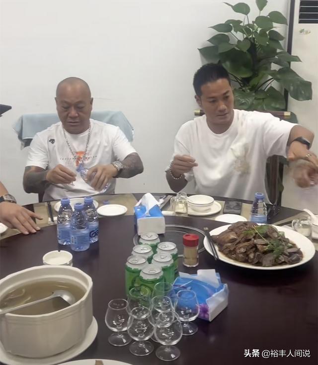 黄竣锋个人资料(港星黄竣锋内地庆生)(11)