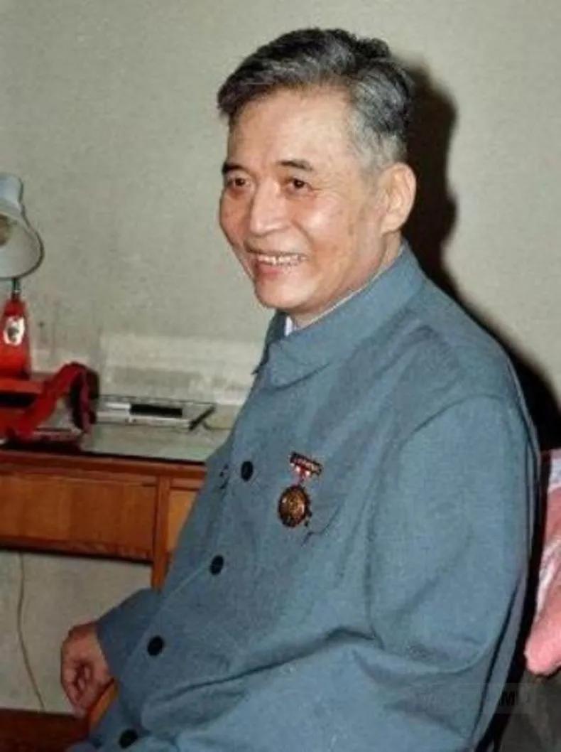 邓稼先的简介和事迹(邓稼先的个人资料及简介)-