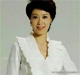 ​48岁央视主持李文静，戴假发10多年，与老公一直坚持成为丁克一族