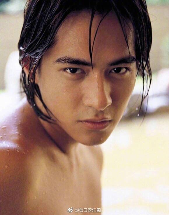 周渝民最新写真曝光,瘦下来颜值秒杀鹿晗,就是这手表也太娘了吧