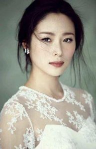 ​女神美颜陨落：她近照曝光后，谁还记得曾经的惊艳？