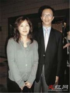 ​伏明霞老公的前妻是谁 梁锦松第一任妻子是谭淑芬