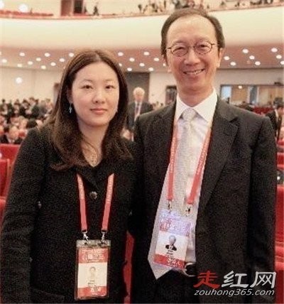 伏明霞老公的前妻是谁 梁锦松第一任妻子是谭淑芬