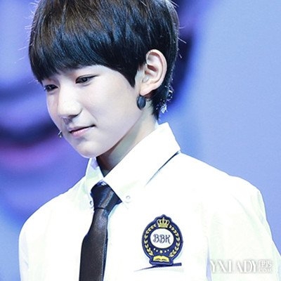 王源的爸爸妈妈的照片曝光 揭秘王源个人资料