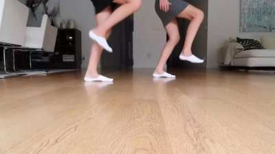 ​小萝莉姊妹教你轻松学会网红曳步舞鬼舞步Shuffle